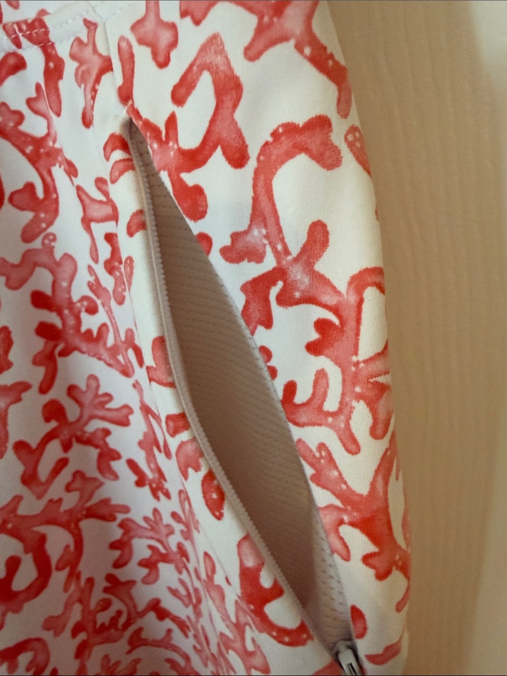 🏝️ EUC Tommy Bahama Island Zone White  Skort with Coral Print - Picture 3 of 5